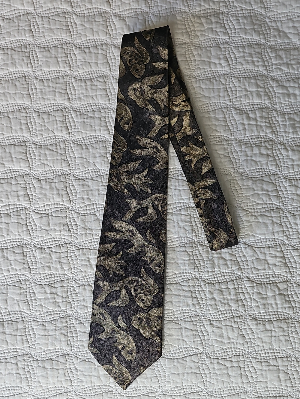 Classic Black and Gold Patterned Men's Silk Tie